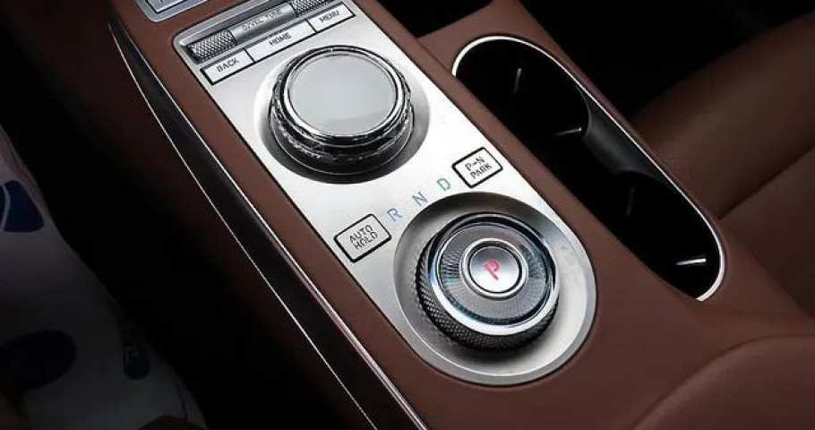 Genesis Gv70 