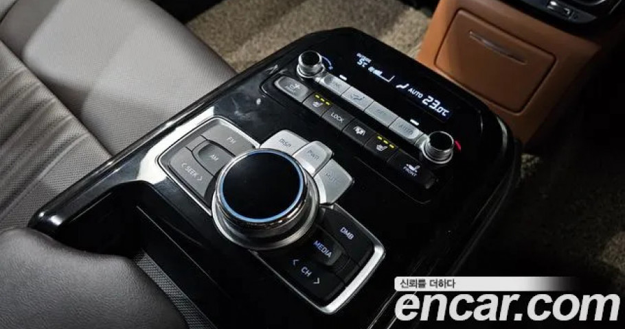 Genesis G90 