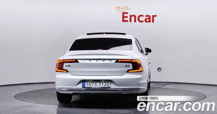 Volvo S90 