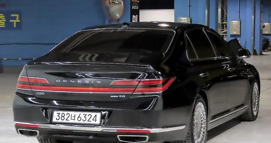 Genesis G90 