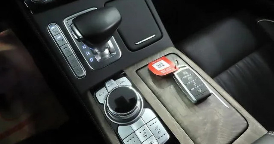 Genesis G90 
