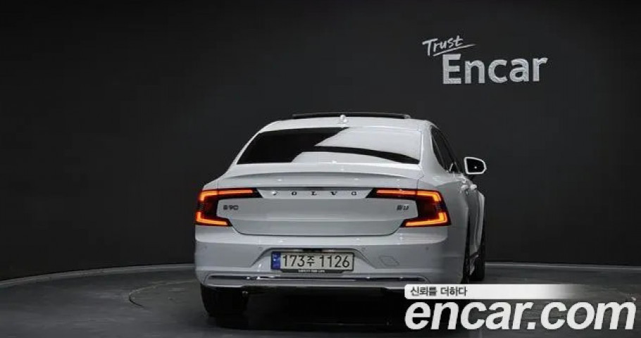 Volvo S90 
