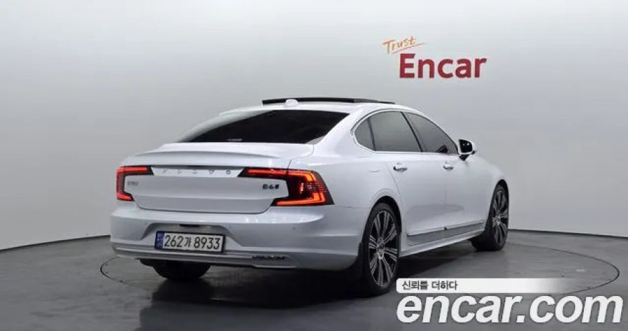 Volvo S90 