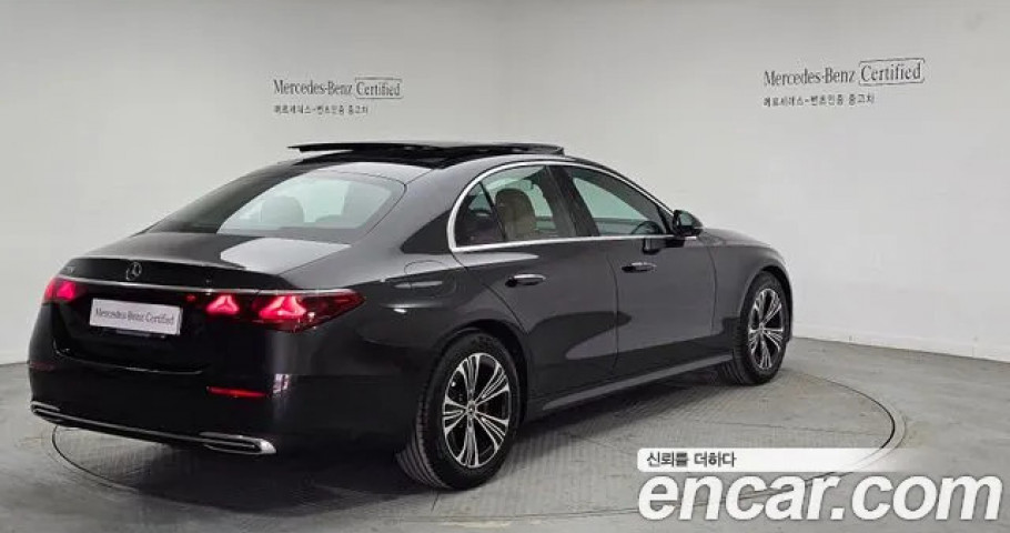 Mercedes-Benz E-Class 