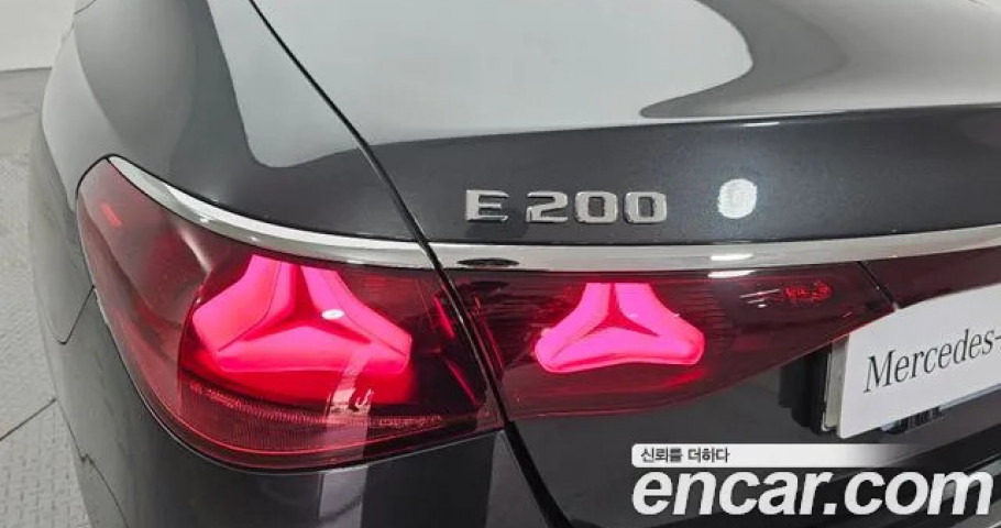 Mercedes-Benz E-Class 
