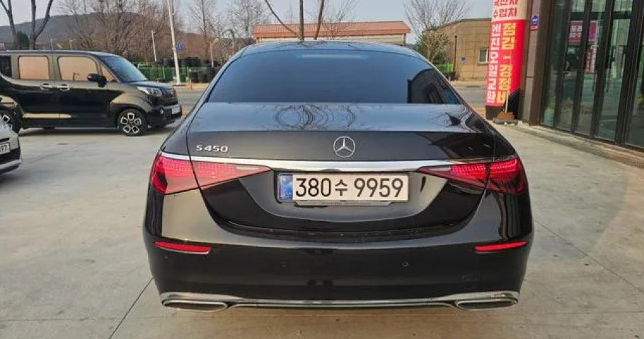 Mercedes-Benz S-Class 