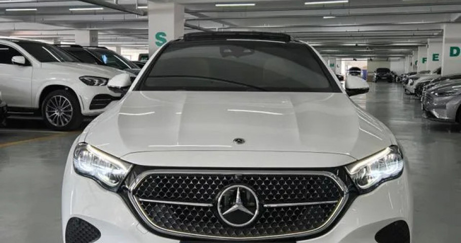 Mercedes-Benz E-Class 