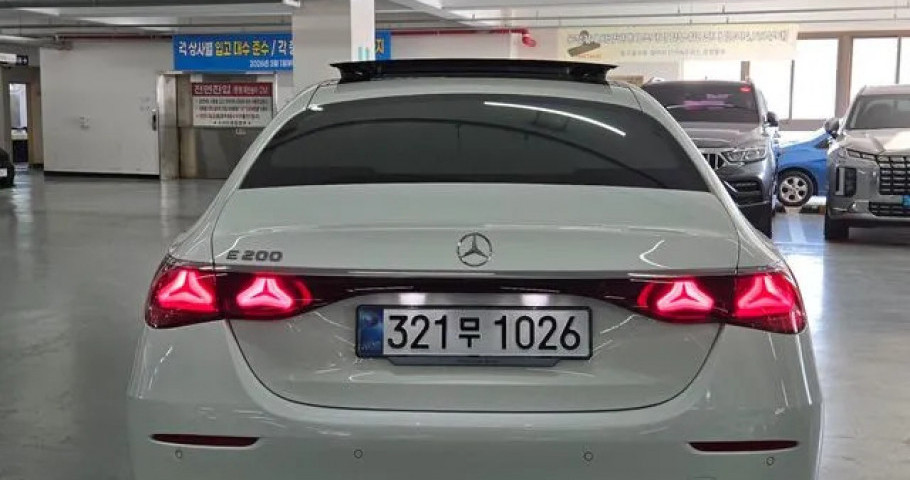 Mercedes-Benz E-Class 