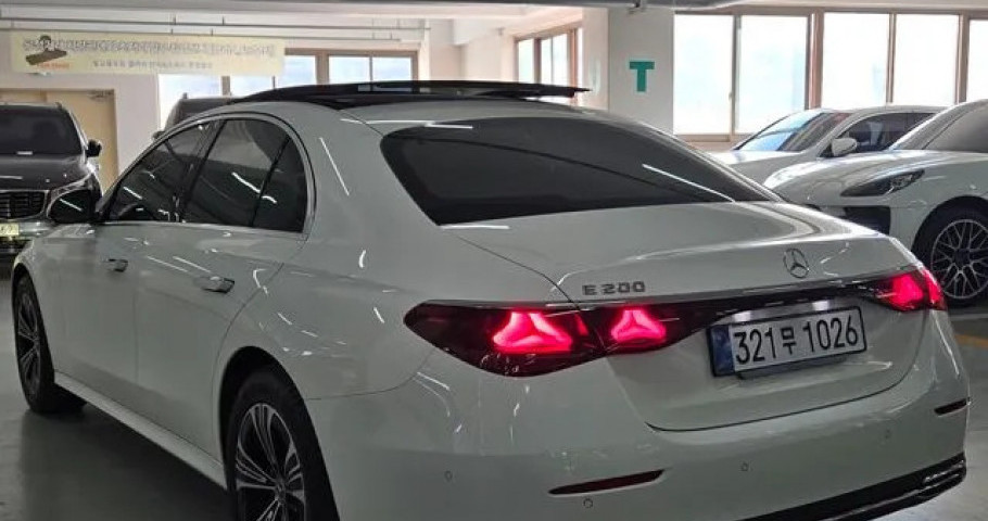 Mercedes-Benz E-Class 