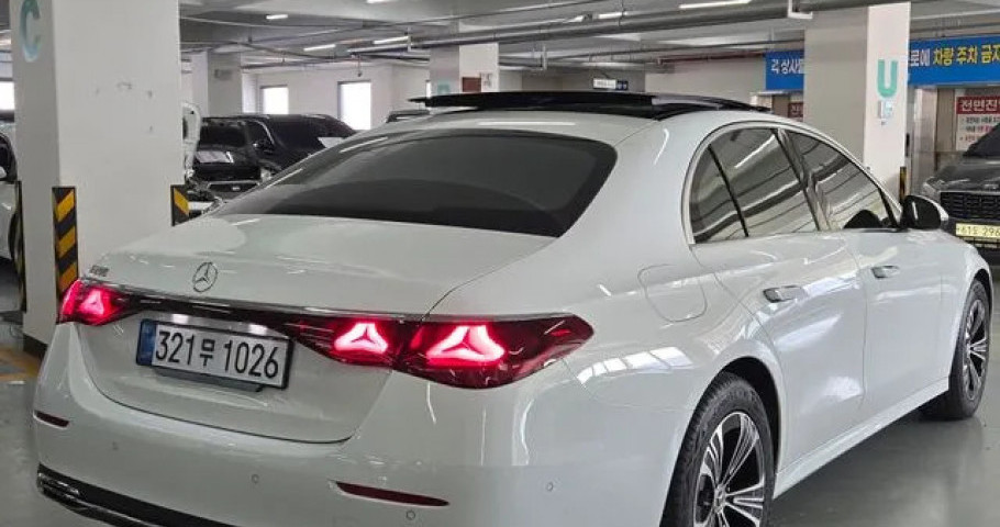 Mercedes-Benz E-Class 