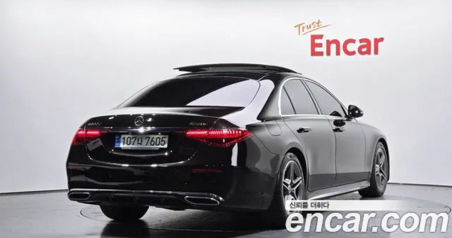 Mercedes-Benz S-Class 