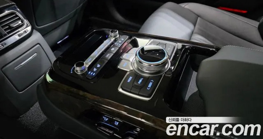 Genesis G90 