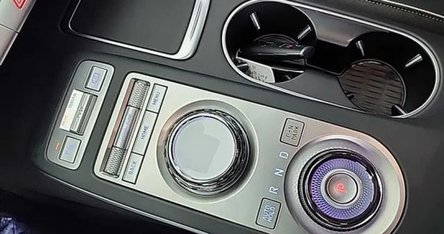 Genesis Gv70 