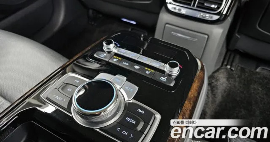 Genesis G90 