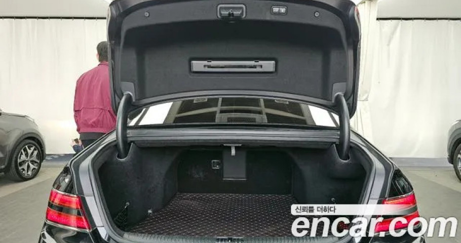 Genesis G90 