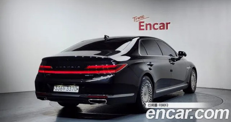 Genesis G90 