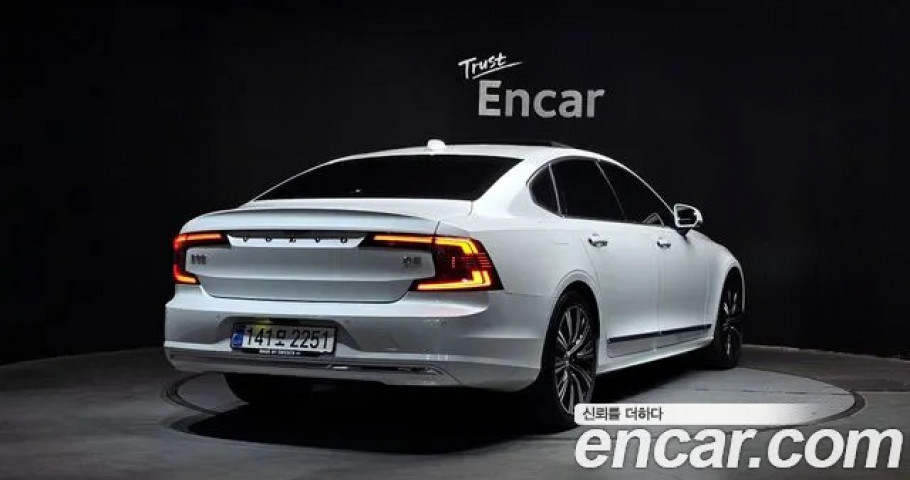 Volvo S90 