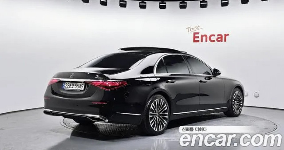 Mercedes-Benz S-Class 