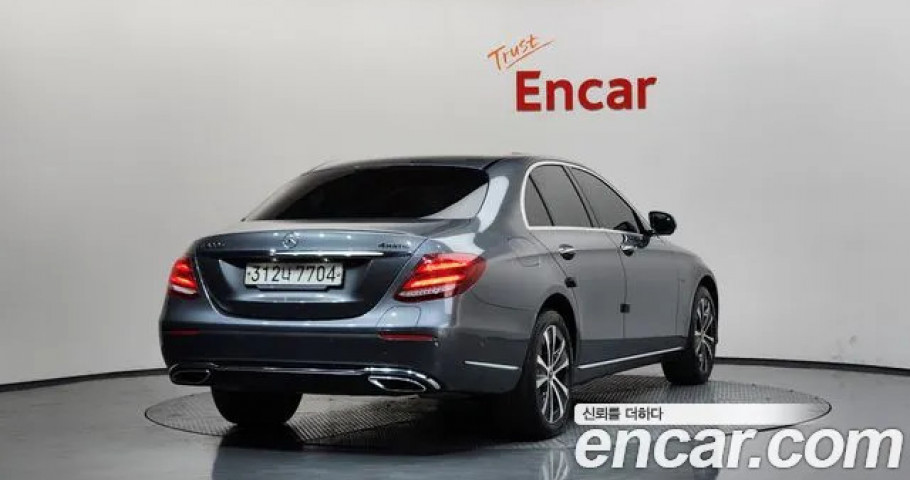 Mercedes-Benz E-Class 