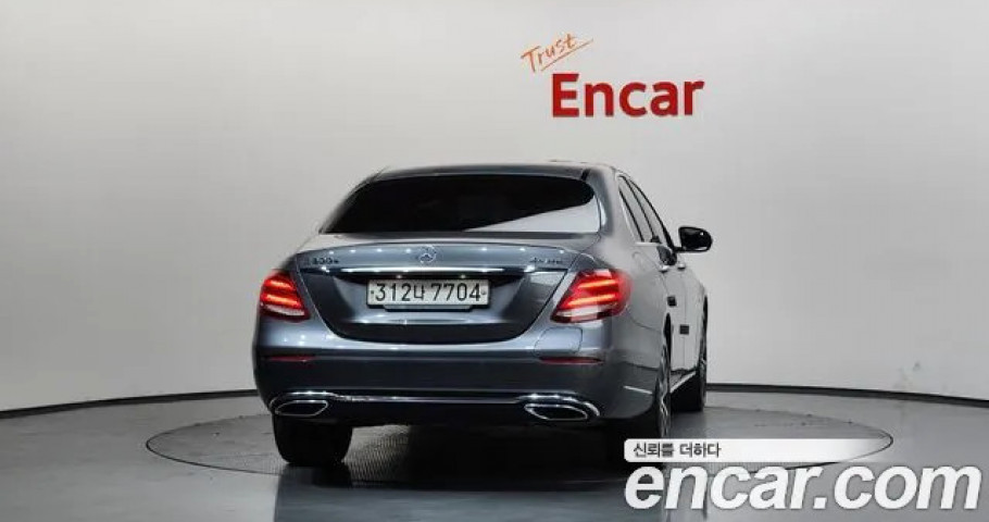 Mercedes-Benz E-Class 