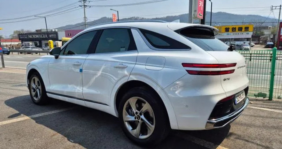 Genesis Gv70 