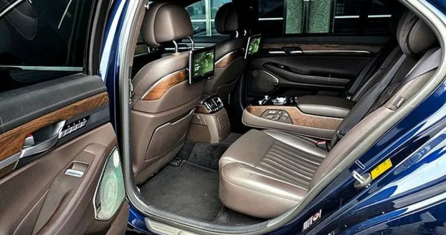 Genesis G90 