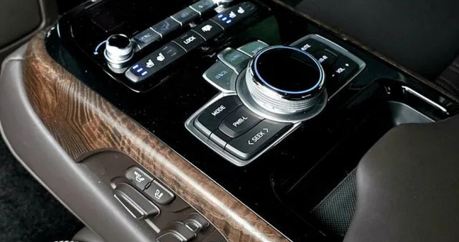 Genesis G90 