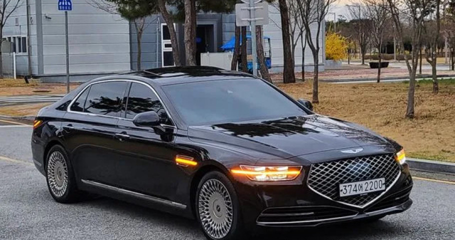Genesis G90 