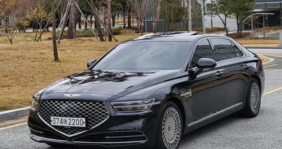 Genesis G90 