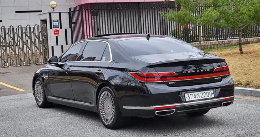 Genesis G90 