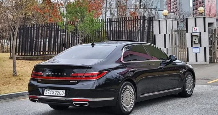 Genesis G90 
