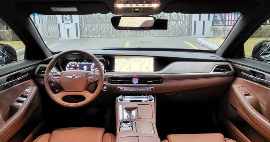 Genesis G90 