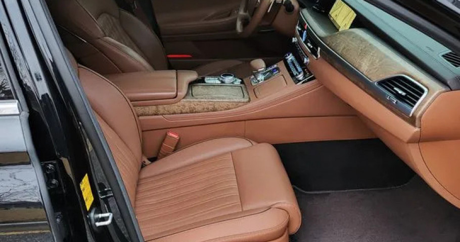 Genesis G90 