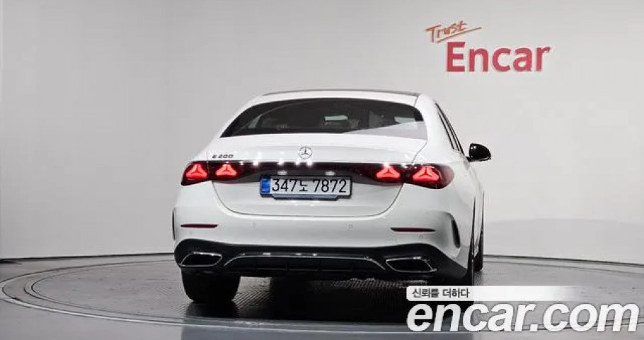 Mercedes-Benz E-Class 