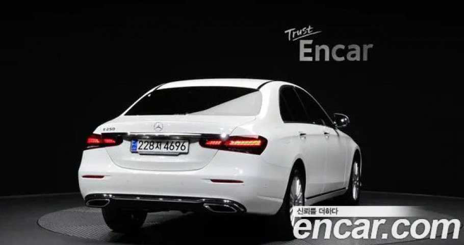Mercedes-Benz E-Class 