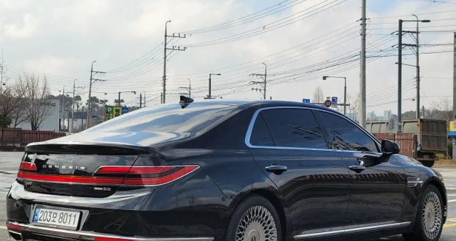 Genesis G90 