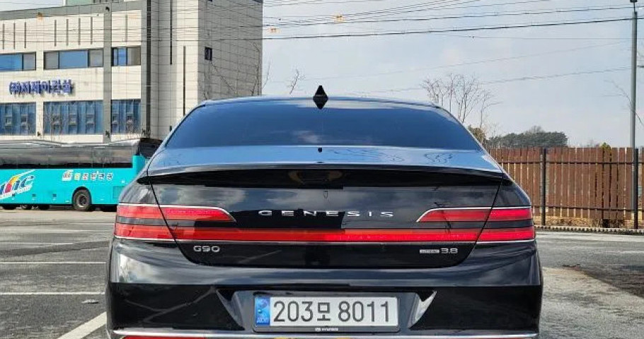 Genesis G90 