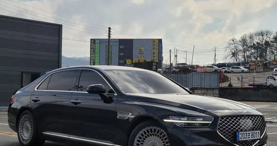 Genesis G90 