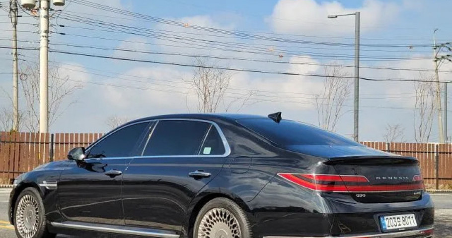 Genesis G90 
