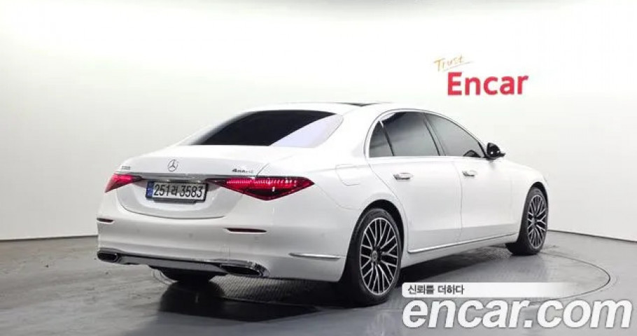 Mercedes-Benz S-Class 