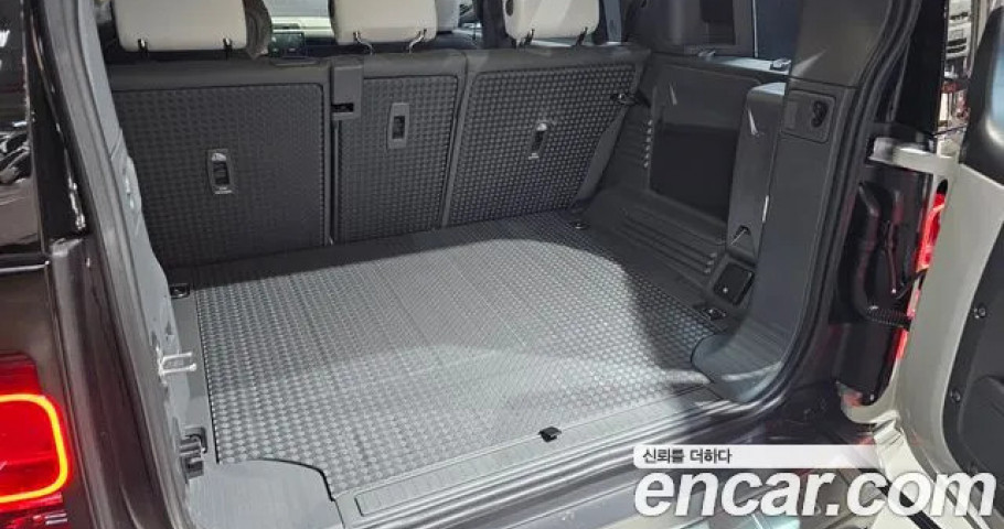 Land Rover Defender 