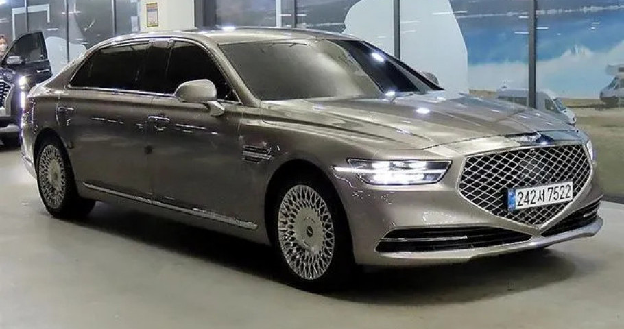 Genesis G90 