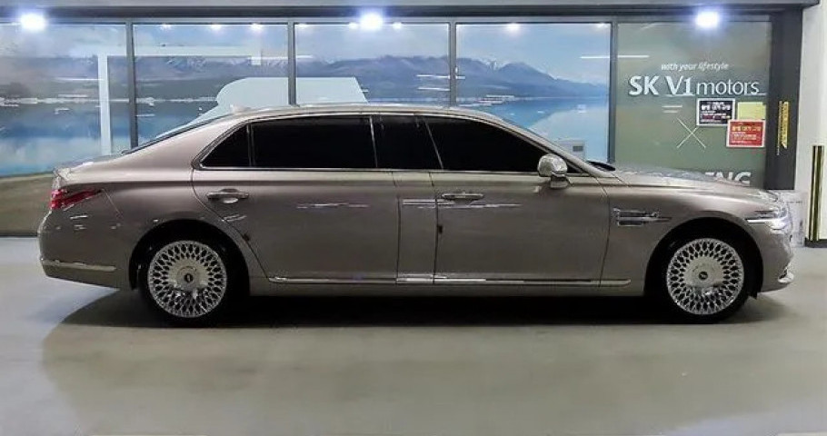 Genesis G90 