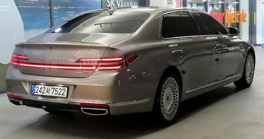 Genesis G90 