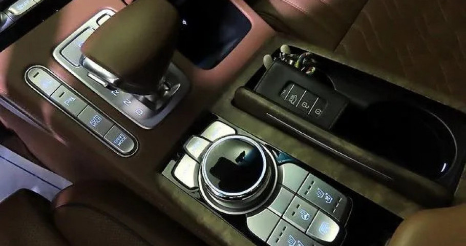 Genesis G90 