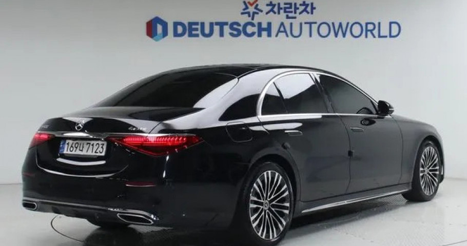 Mercedes-Benz S-Class 