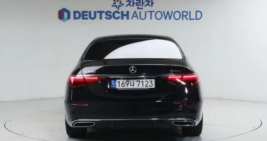 Mercedes-Benz S-Class 