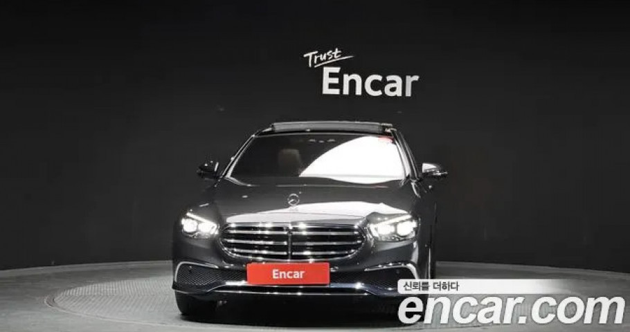 Mercedes-Benz E-Class 