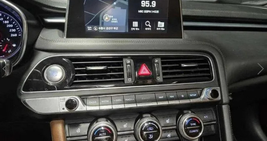 Genesis G70 