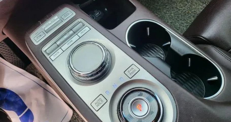 Genesis Gv70 
